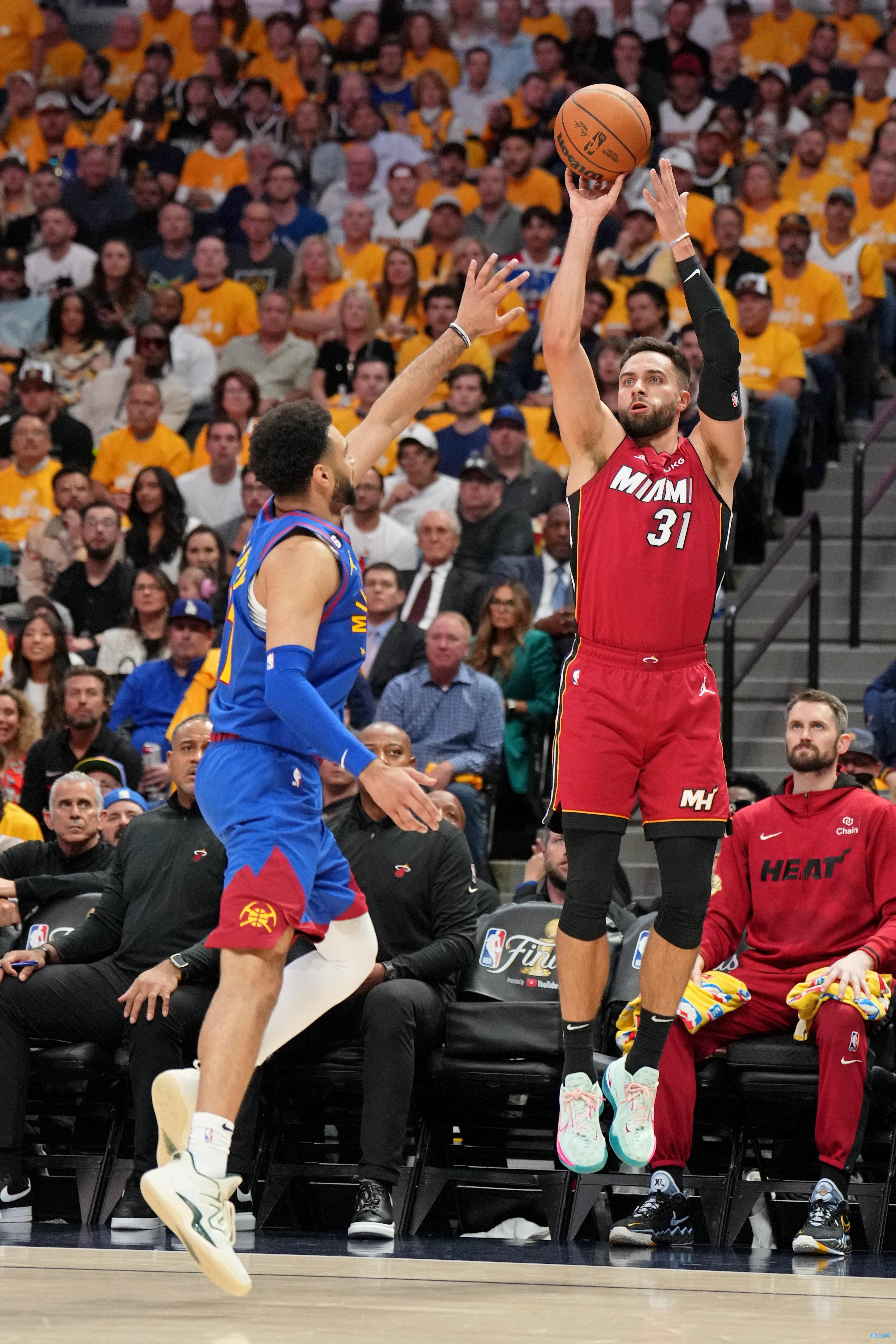 美记：国王GM迫切想要交易拉文，他认为球队失分多都怪拉文（美媒称国王GM急寻交易拉文，指球队失分居高皆因他）