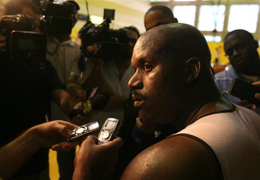 CBA季中杯淘汰赛对阵出炉：广东大战上海 广厦山西晋级稳了？（CBA季中杯淘汰赛揭晓：广东对阵上海，广厦与山西晋级有多稳？）