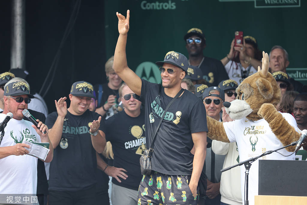 跟队记者：邓弗里斯因脚踝受伤可能缺阵至12月中旬左右（队记：邓弗里斯脚踝受伤，或缺阵至12月中旬左右）