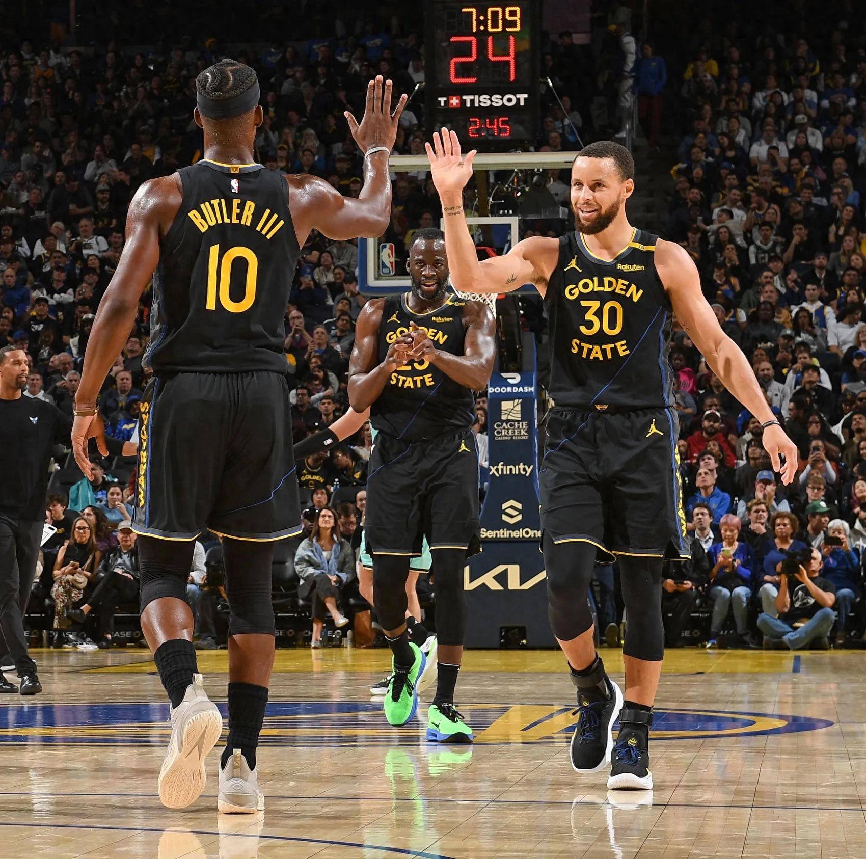 马丁内斯：C罗的价值绝不仅限于辉煌的过去，更立足于当下（马丁内斯：C罗的价值不止于昔日荣光，更在当下闪耀）