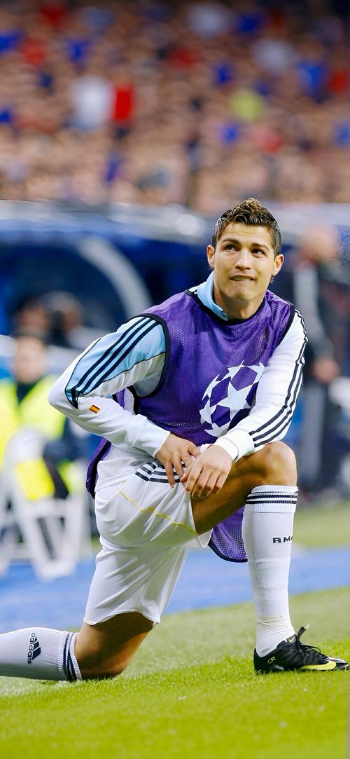 足球中超球队前锋脚踝受伤，赛季恐报销