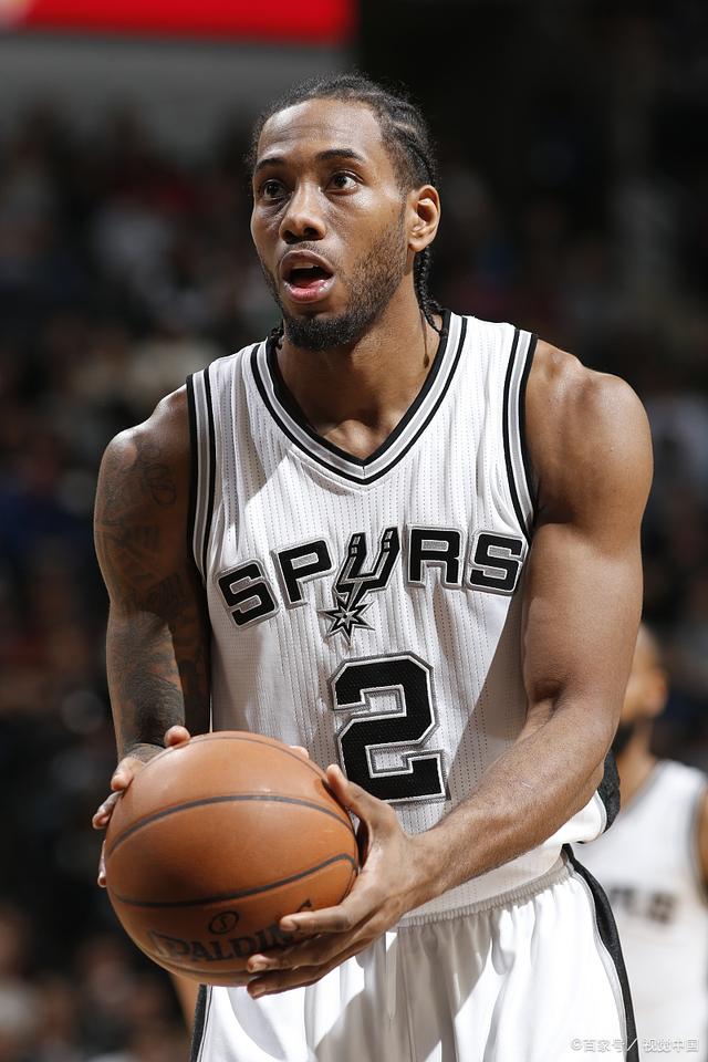 卡马文加只踢半场，马卡：他此前患了流感，上半场体能消耗大（马卡称卡马文加曾患流感，上半场消耗过大仅出战半场）