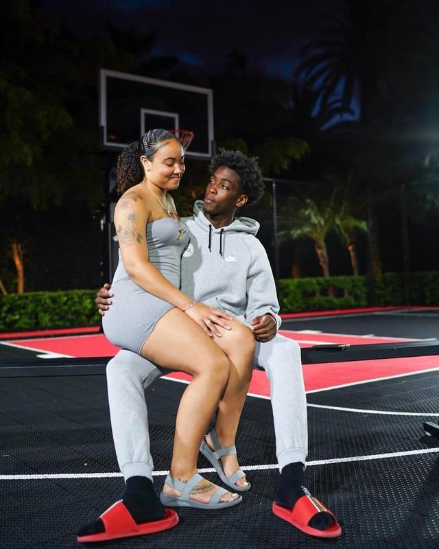 科贝记者：巴萨在帮受焦虑症困扰的阿劳霍，不知道他何时回归（科贝记者：巴萨正协助受焦虑症困扰的阿劳霍，回归时间暂不确定）